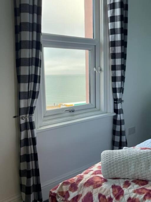 "The Parlour" Seafront Apartment Eastbourne Exterior photo