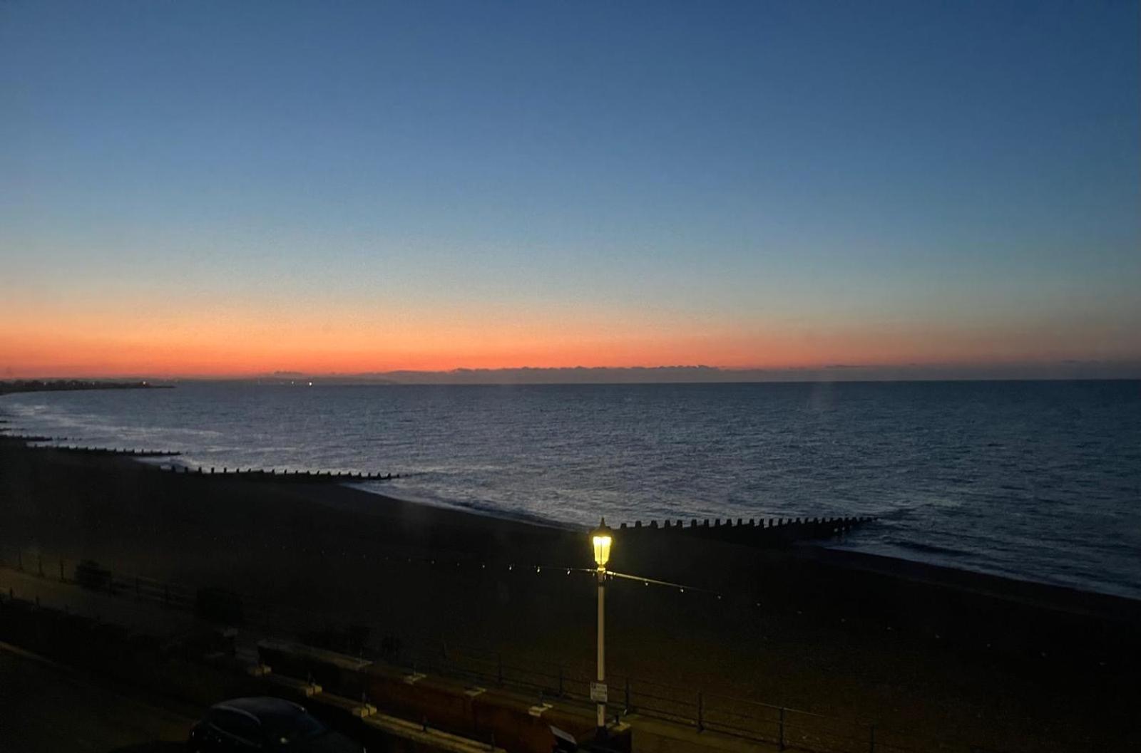 "The Parlour" Seafront Apartment Eastbourne Exterior photo